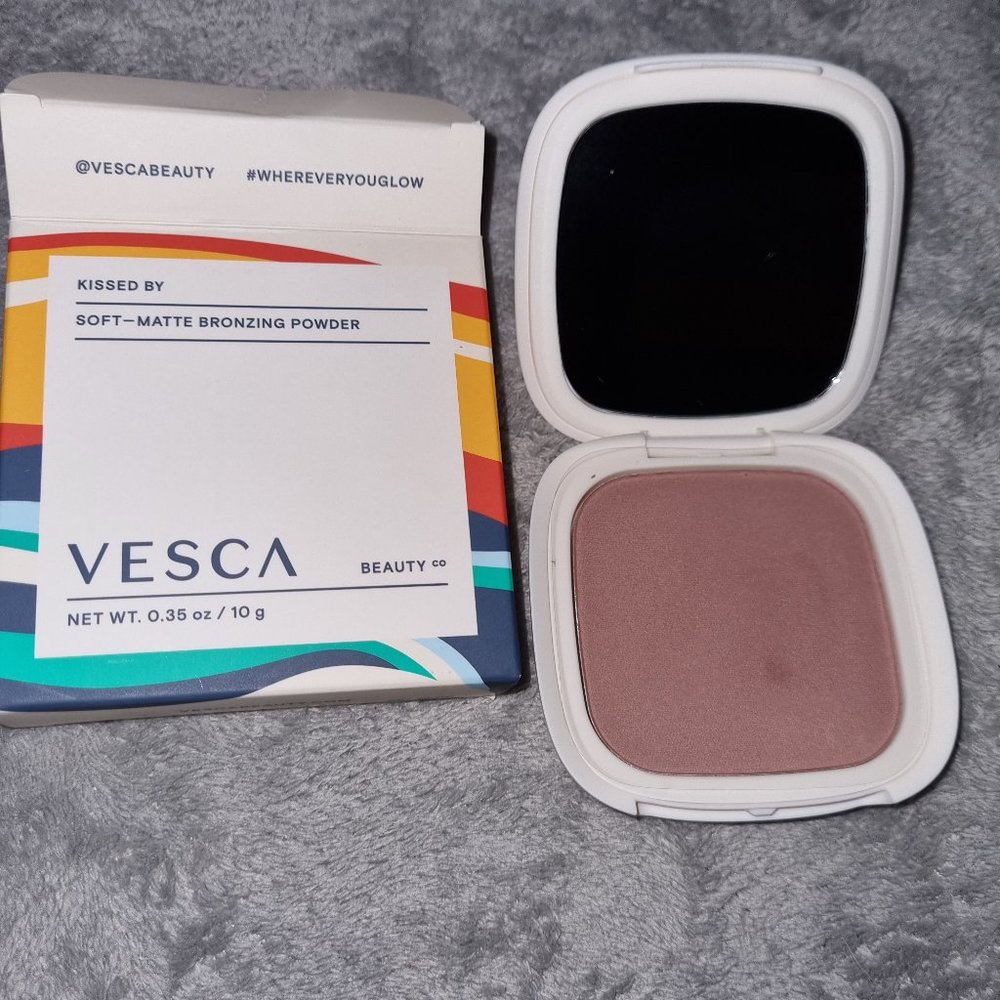 Vesca soft-matte bronzer